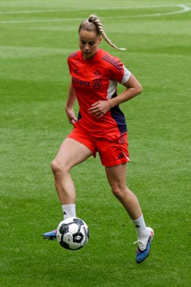 13.05.2026, xgrfx, Fussball DFB Pokal Finale, FC Bayern München - Pressekonferenz und Abschlusstraining v.l. Giulia Gwinn (FC Bayern München) (DFL DFB REGULATIONS PROHIBIT ANY USE OF PHOTOGRAPHS as IMAGE SEQUENCES and or QUASI-VIDEO) Köln