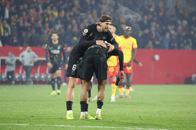 FOOTBALL : RC Lens vs Paris Saint-Germain - Ligue 1 J29 - 13 05 2026 Joie des joueurs du PSG sacrÃ s champions de France lors du match RC Lens vs Paris Saint-Germain, Ligue 1 J29, stade Bollaert-Delelis, le 13 mai 2026 - photo Laurent Sanson PsnewZ  Copyright: xLaurentxSANSONx xPsnewZx