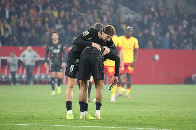 FOOTBALL : RC Lens vs Paris Saint-Germain - Ligue 1 J29 - 13 05 2026 Joie des joueurs du PSG sacrÃ s champions de France lors du match RC Lens vs Paris Saint-Germain, Ligue 1 J29, stade Bollaert-Delelis, le 13 mai 2026 - photo Laurent Sanson PsnewZ  Copyright: xLaurentxSANSONx xPsnewZx