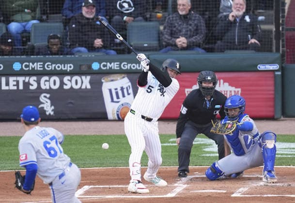Baseball: Royals vs. White Sox Munetaka Murakami of the Chicago White Sox hits a single in the first inning of a baseball game against the Kansas City Royals at Rate Field in Chicago on May 13, 2026.  A14AA0005555107P
