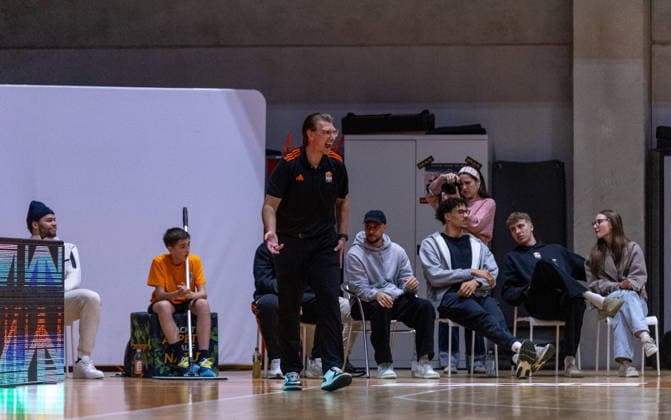 Florian Faab (OrangeAcademy Ulm, Coach) hoch emotional an der Seitenlinie. OrangeAcademy Ulm vs ETB Miners Essen , Basketball,Barmer Basketball 2. Bundesliga ProB, Play-Offs Finale, Saison 2025 2026, 13.05.2026, OrangeAcademy Ulm vs ETB Miners Essen , Basketball,Barmer Basketball 2. Bundesliga ProB, Play-Offs Finale, Saison 2025 2026, 13.05.2026 Neu-Ulm Copyright: xEibner-Pressefoto DavidexDixGiovx EP_DGI