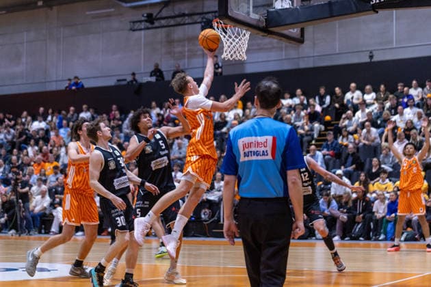 Joel Cwik (OrangeAcademy Ulm, 01) beim Wurf. OrangeAcademy Ulm vs ETB Miners Essen , Basketball,Barmer Basketball 2. Bundesliga ProB, Play-Offs Finale, Saison 2025 2026, 13.05.2026, OrangeAcademy Ulm vs ETB Miners Essen , Basketball,Barmer Basketball 2. Bundesliga ProB, Play-Offs Finale, Saison 2025 2026, 13.05.2026 Neu-Ulm Copyright: xEibner-Pressefoto DavidexDixGiovx EP_DGI