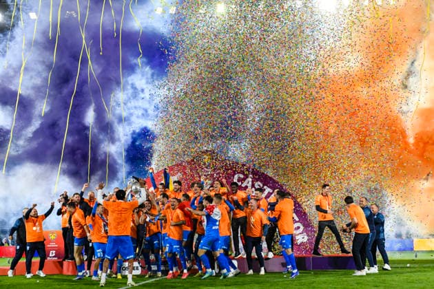 Universitatea Cluj v Universitatea Craiova - Romanian Cup Final Players of Universitatea Craiova celebrate after the Romanian Cup Final match between Universitatea Cluj and Universitatea Craiova at the Municipal Stadium in Sibiu, Romania, on May 13, 2026. Sibiu Romania  Copyright: xFlaviuxBuboix originalFilename:buboi-notitle260513_npQTu.jpg