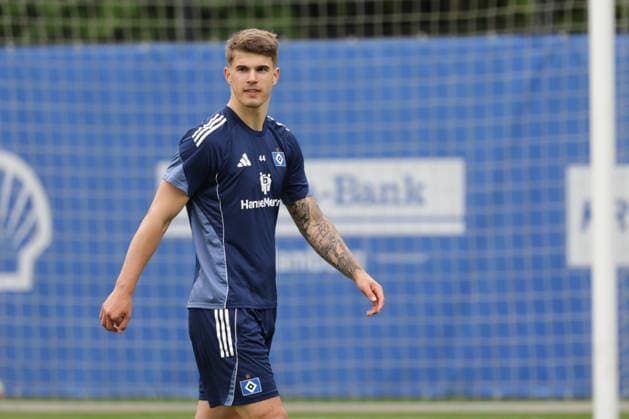 2026.05.13 xfsx Fussball 1. Bundesliga Hamburger Sportverein - Training am Volksparkstadion v.l. Luka Vuskovic (Hamburger SV , 44) (DFL regulations prohibit any use of photographs as image sequences and or quasi-video. *** 2026 05 13 xfsx Football 1 Bundesliga Hamburger Sportverein Training am Volksparkstadion v l Luka Vuskovic Hamburger SV , 44 DFL regulations prohibit any use of photographs as image sequences and or quasi video Copyright: HMBxMedia FernandoxSoares