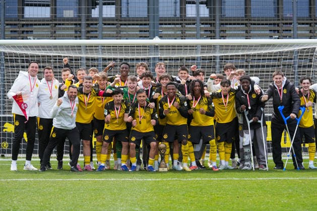 Donnerstag, 14.05.2026 Saison 2025 2026 Finale U17, U 17 Westfalenpokal im BVB Fußballpark Hohenbuschei, Dortmund, Germany. BV Borussia Dortmund U17 - VfL Bochum U17. Siegerfoto der BVB U17 nach dem Gewinn des Westfalenpokals.