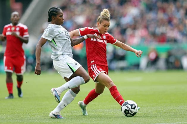 14.05.2026, xovx, Fußball, Frauen DFB-Pokal Finale, VfL Wolfsburg - FC Bayern München v.l. Lineth Beerensteyn (VfL Wolfsburg), Linda Dallmann (FC Bayern München) Köln Rhein-Energie-Stadion Nordrhein-Westfalen Deutschland (DE)