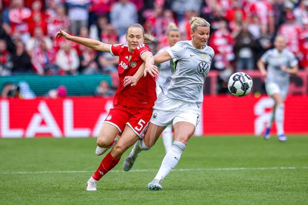 2026.05.14, xkwix, Fußball, Finale DFB-Pokal Frauen, VfL Wolfsburg - FC Bayern München, Saison 2025 2026, Rhein-Energie-Stadion in Köln: Alexandra Popp (VfL Wolfsburg Frauen 11) im Zweikampf gegen Magdalena Eriksson (FC Bayern München Frauen 5) DFB regulations prohibit any use of photographs as image sequences and or quasi-video. Photo: xKamilxWilkowskixPressefotoKochx Nordrhein-Westfalen Deutschland