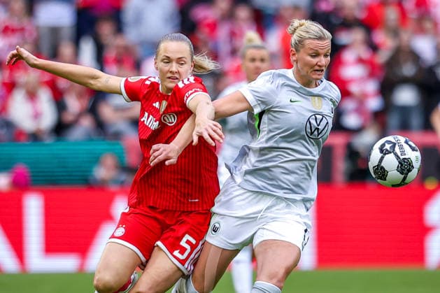 2026.05.14, xkwix, Fußball, Finale DFB-Pokal Frauen, VfL Wolfsburg - FC Bayern München, Saison 2025 2026, Rhein-Energie-Stadion in Köln: Alexandra Popp (VfL Wolfsburg Frauen 11) im Zweikampf gegen Magdalena Eriksson (FC Bayern München Frauen 5) DFB regulations prohibit any use of photographs as image sequences and or quasi-video. Photo: xKamilxWilkowskixPressefotoKochx Nordrhein-Westfalen Deutschland