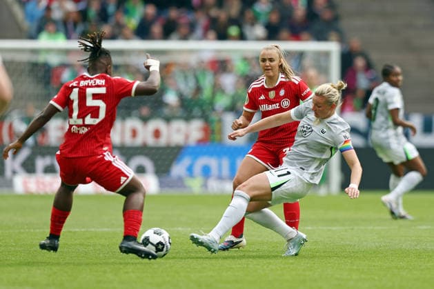 14.05.2026, xovx, Fußball, Frauen DFB-Pokal Finale, VfL Wolfsburg - FC Bayern München v.l. Bernadette Amani (FC Bayern München), Georgia Stanway (FC Bayern München), Alexandra Popp (VfL Wolfsburg) Köln Rhein-Energie-Stadion Nordrhein-Westfalen Deutschland (DE)