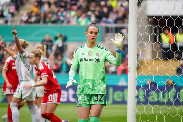 Deutschland: Fussball DFB Pokal Frauen 2025 - 2026, Finale - VfL Wolfsburg vs FC Bayern München - Rhein-Energie-Stadion (Köln): Ena Mahmutovic Ena Mahmutovic (FC Bayern München, 32) Copyright: xJOERANxSTEINSIEKx