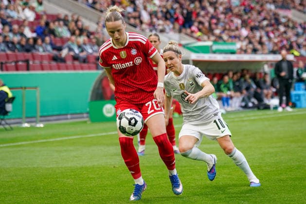 Deutschland: Fussball DFB Pokal Frauen 2025 - 2026, Finale - VfL Wolfsburg vs FC Bayern München - Rhein-Energie-Stadion (Köln): Franziska Kett (FC Bayern München, 20) Svenja Huth (VfL Wolfsburg, 10) Copyright: xJOERANxSTEINSIEKx