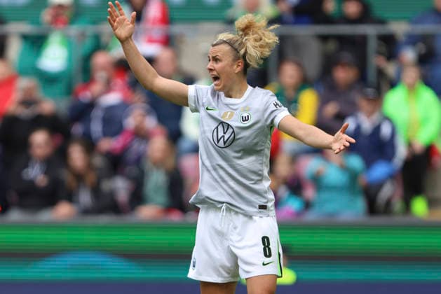 Lena Lattwein (VfL Wolfsburg) gestikuliert, Gestik während des DFB-Pokalfinales der Frauen 2026 zwischen dem VfL Wolfsburg und dem FC Bayern München im RheinEnergieStadion am 14. Mai 2026 in Köln, Deutschland. (Foto von Oliver Kaelke DeFodi Images) +++ Lena Lattwein (VfL Wolfsburg) gestures during the Women s DFB Cup Final 2026 match between VfL Wolfsburg and FC Bayern München at RheinEnergieStadion on May 14, 2026 in Cologne, Germany. (Photo by Oliver Kaelke DeFodi Images) (Photo by Oliver Kaelke DeFodi Images) -