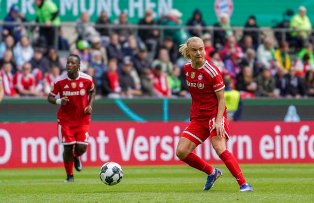 Deutschland: Fussball DFB-Pokal Frauen 2025 2026, Finale VfL Wolfsburg vs Bayern München RheinEnergieStadion (Köln): am Ball Pernille Harder (FC Bayern München Frauen, 21) Köln Copyright: xAymanxAlahmedx