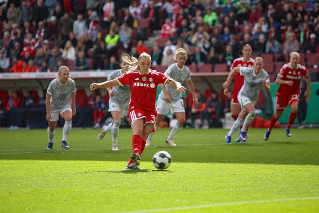 14.05.2026, GER, Fussball, Frauen, DFB-Pokal, Finale, Saison 2025 2026, VfL Wolfsburg - FC Bayern München Gerogia Stanway (Bayern) erzielt das Tor zum 0:1 Köln RheinEnergieSTADION Nordrhein-Westfalen Deutschland Copyright: xAdrianxSchlüterx