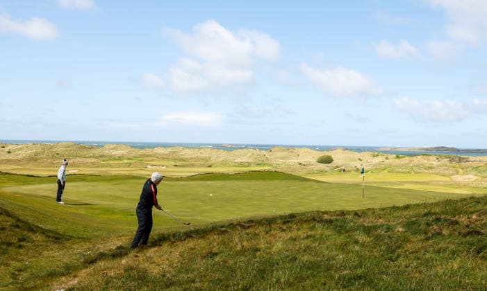 REPRO FREE *PRESS RELEASE NO REPRODUCTION FEE* EDITORIAL USE ONLY North of Ireland Men s Amateur Open, Royal Portrush Golf Club 14 5 2026 Andrew Mulholland chips onto the 16th green Andrew Mulholland chips onto the 16th green 14 5 2026  Copyright: x INPHO NickxElliottx AC016499