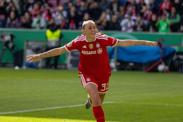 Deutschland: Fussball DFB-Pokal Frauen 2025 2026, Finale VfL Wolfsburg vs Bayern München RheinEnergieStadion (Köln) : Torjubel nach dem Tor zum 1:0 für FC Bayern München durch Torschützin Stanway Georgia (FC Bayern München, 31) Copyright: xMichellexLukax