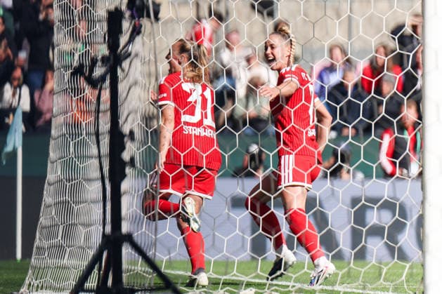 DFB-Pokal 46. Finale der Frauen, VfL Wolfsburg - FC Bayern München, 14.05.2026 Georgia Stanway (FC Bayern München, 31) und Giulia Gwinn (FC Bayern München, 7) jubeln zum 0:1 durch Georgia Stanway (FC Bayern München, 31) DFB-Pokal 46. Finale der Frauen, VfL Wolfsburg - FC Bayern München: Köln, RheinEnergieSTADION ;14.05.2025 Copyright: xBEAUTIFULxSPORTS Freisenx