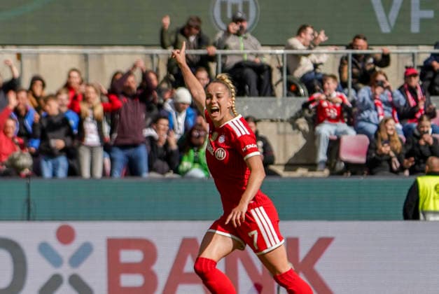 Deutschland: Fussball DFB-Pokal Frauen 2025 2026, Finale VfL Wolfsburg vs Bayern München RheinEnergieStadion (Köln): Tor und Torjubel zum Giulia Gwinn (FC Bayern München Frauen, 7) Köln *** Germany Soccer DFB Cup Women 2025 2026, Final VfL Wolfsburg vs Bayern Munich RheinEnergieStadion Cologne Goal and goal celebration for Giulia Gwinn FC Bayern Munich Women, 7 Cologne Copyright: xAymanxAlahmedx