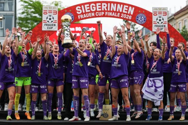 14.MAY.2026 - SOCCER - 2025-2026 ÖFB WOMEN S CUP 50.FINAL, FC Red Bull Salzburg vs FK Austria Wien FK Austria Wien celebrate winning the trophy after the ÖFB Women’s Cup Final VIENNA VIENNA, AUSTRIA – Wiener Club-Stadion Wiener-Sport-Club-Stadion,Alszeile 19, 1170 Wien AUSTRIA