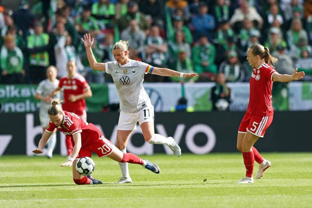 14.05.2026, xovx, Fußball, Frauen DFB-Pokal Finale, VfL Wolfsburg - FC Bayern München v.l. Franziska Kett (FC Bayern München), Alexandra Popp (VfL Wolfsburg), Magdalena Eriksson (FC Bayern München) Köln Rhein-Energie-Stadion Nordrhein-Westfalen Deutschland (DE)