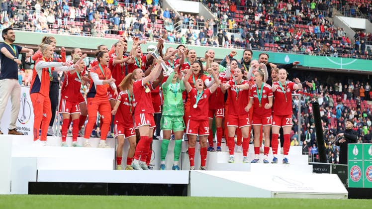 14.05.2026, xrekx, Fussball DFB Pokalfinale der Frauen, VfL Wolfsburg - FC Bayern München v.l. DFB Pokalsiegerinnen FC Bayern Muenchen (DFL DFB REGULATIONS PROHIBIT ANY USE OF PHOTOGRAPHS as IMAGE SEQUENCES and or QUASI-VIDEO) Köln