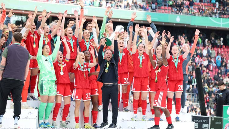 14.05.2026, xrekx, Fussball DFB Pokalfinale der Frauen, VfL Wolfsburg - FC Bayern München v.l. DFB Pokalsiegerinnen FC Bayern Muenchen (DFL DFB REGULATIONS PROHIBIT ANY USE OF PHOTOGRAPHS as IMAGE SEQUENCES and or QUASI-VIDEO) Köln