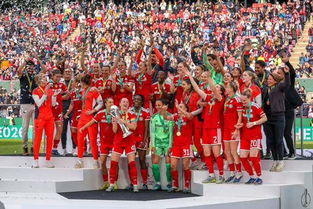 2026.05.14, xkwix, Fußball, Finale DFB-Pokal Frauen, VfL Wolfsburg - FC Bayern München, Saison 2025 2026, Rhein-Energie-Stadion in Köln: Die Pokalsiegerinnen jubeln mit dem Pokal in der Hand DFB regulations prohibit any use of photographs as image sequences and or quasi-video. Photo: xKamilxWilkowskixPressefotoKochx Nordrhein-Westfalen Deutschland