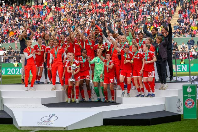 2026.05.14, xkwix, Fußball, Finale DFB-Pokal Frauen, VfL Wolfsburg - FC Bayern München, Saison 2025 2026, Rhein-Energie-Stadion in Köln: Die Pokalsiegerinnen jubeln mit dem Pokal in der Hand DFB regulations prohibit any use of photographs as image sequences and or quasi-video. Photo: xKamilxWilkowskixPressefotoKochx Nordrhein-Westfalen Deutschland
