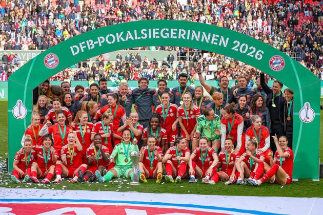 2026.05.14, xkwix, Fußball, Finale DFB-Pokal Frauen, VfL Wolfsburg - FC Bayern München, Saison 2025 2026, Rhein-Energie-Stadion in Köln: Mannschaftsbild der Siegerinnen aus Muenchen vorm Siegerinnen Torbogen DFB regulations prohibit any use of photographs as image sequences and or quasi-video. Photo: xKamilxWilkowskixPressefotoKochx Nordrhein-Westfalen Deutschland