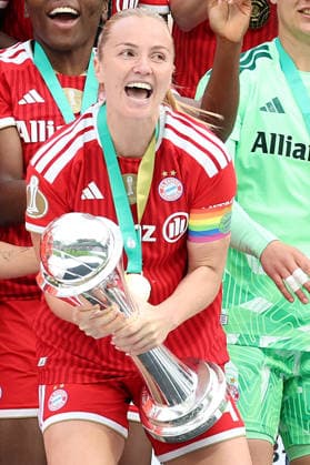 14.05.2026, xrekx, Fussball DFB Pokalfinale der Frauen, VfL Wolfsburg - FC Bayern München v.l. DFB Pokalsiegerinnen FC Bayern Muenchen 2026 Glodis Perla Viggosdottir (FC Bayern Muenchen) (DFL DFB REGULATIONS PROHIBIT ANY USE OF PHOTOGRAPHS as IMAGE SEQUENCES and or QUASI-VIDEO) Köln