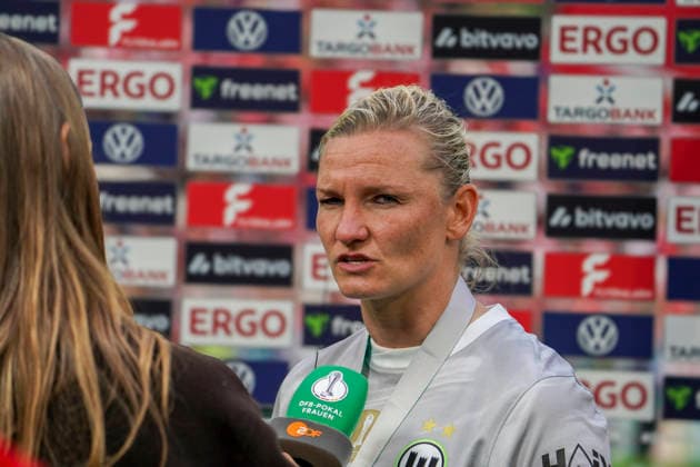 Deutschland: Fussball DFB-Pokal Frauen 2025 2026, Finale VfL Wolfsburg vs Bayern München RheinEnergieStadion (Köln): Pressekonferenz, Medien Alexandra Popp (VfL Wolfsburg Frauen, 11) Köln Copyright: xAymanxAlahmedx