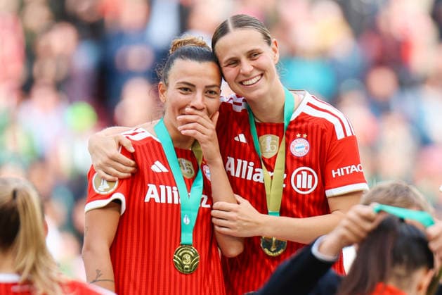 DFB-Pokal 46. Finale der Frauen, VfL Wolfsburg - FC Bayern München, 14.05.2026 Arianna Caruso (FC Bayern München, 27) Klara Bühl (FC Bayern München, 17) DFB-Pokal 46. Finale der Frauen, VfL Wolfsburg - FC Bayern München: Köln, RheinEnergieSTADION ;14.05.2025 Copyright: xBEAUTIFULxSPORTS Freisenx