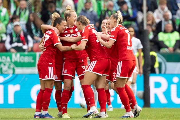 Arianna CARUSO (M 27, li.) jubelt nach ihrem Tor zum 0:4 gemeinsam mit Carolin SIMON (M 30, mi.li.), Jubel, Freude, Lachen. DFB-Pokal der Frauen Finale 2026, VfL Wolfsburg (WOB) - FC Bayern Muenchen (M), Endstand 0:4, am 14.05.2026 in Koeln Deutschland. DFB regulations prohibit any use of photographs as image sequences and or quasi-video Â