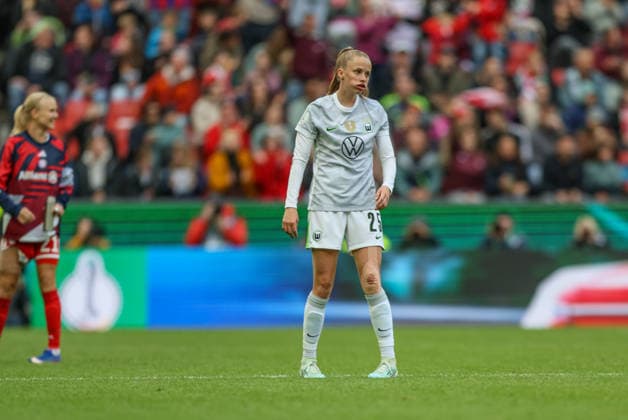 GER, Köln, Vfl Wolfsburg vs FC Bayern München, DFB-Pokal Frauen, Fussball, DFB, Spielzeit 2025 2026, Rhein-Energie-Stadion, Finale im Bild: Enttäuschung bei Vivien Endemann (VfL Wolfsburg Frauen 25), Trauer und Frust, Emotionen nach der Niederlage DFB DFL REGULATIONS PROHIBIT ANY USE OF PHOTOGRAPHS AS IMAGE SEQUENCES AND OR QUASI-VIDEO, 14.05.2026 Copyright: HMBxMedia HendrikxHamelau