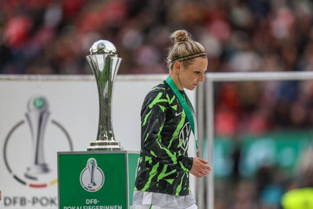 GER, Köln, Vfl Wolfsburg vs FC Bayern München, DFB-Pokal Frauen, Fussball, DFB, Spielzeit 2025 2026, Rhein-Energie-Stadion, Finale im Bild: Svenja Huth (VfL Wolfsburg Frauen 10), Trauer und Frust, Emotionen nach der Niederlage DFB DFL REGULATIONS PROHIBIT ANY USE OF PHOTOGRAPHS AS IMAGE SEQUENCES AND OR QUASI-VIDEO, 14.05.2026 Copyright: HMBxMedia HendrikxHamelau