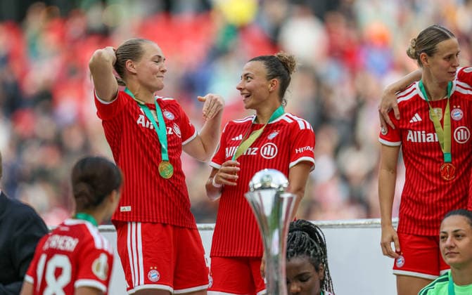 GER, Köln, Vfl Wolfsburg vs FC Bayern München, DFB-Pokal Frauen, Fussball, DFB, Spielzeit 2025 2026, Rhein-Energie-Stadion, Finale im Bild v.l.: Magdalena Eriksson (Bayern München 5), Arianna Caruso (Bayern München 27), Freude, Emotionen nach dem Sieg im DFB Pokal Finale der Frauen DFB DFL REGULATIONS PROHIBIT ANY USE OF PHOTOGRAPHS AS IMAGE SEQUENCES AND OR QUASI-VIDEO, 14.05.2026 Copyright: HMBxMedia HendrikxHamelau