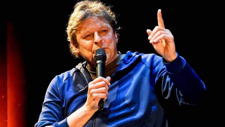 Fußball-Magazin 11 Freunde gibt einen Saisonrückblick im MiR ** NUR FÜR REDAKTIONELLE ZWECKE ** EDITORIAL USE ONLY **<p>Youri Mulder (Schalke-Sportdirektor) sitzt auf der Bühne des Großen Hauses im Musiktheater in Gelsenkirchen in einer Diskussionsrunde. Das Fußball-Magazin 11 Freunde hat zum Saisonrückblick eingeladen. Deutschland NRW Gelsenkirchen Copyright: MichaelxKorte