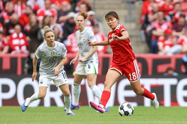 Momoko Tanikawa (FC Bayern München) in Aktion, am Ball, Einzelaktion während des DFB-Pokalfinales der Frauen 2026 zwischen dem VfL Wolfsburg und dem FC Bayern München im RheinEnergieStadion am 14. Mai 2026 in Köln, Deutschland. (Foto von Oliver Kaelke DeFodi Images) +++ Momoko Tanikawa (FC Bayern München) controls the ball during the Women s DFB Cup Final 2026 match between VfL Wolfsburg and FC Bayern München at RheinEnergieStadion on May 14, 2026 in Cologne, Germany. (Photo by Oliver Kaelke DeFodi Images) (Photo by Oliver Kaelke DeFodi Images) -