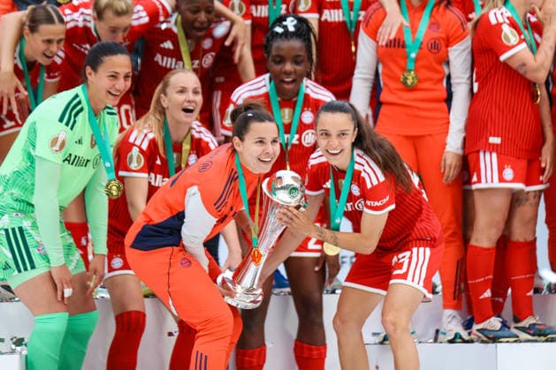 DFB-Pokal 46. Finale der Frauen, VfL Wolfsburg - FC Bayern München, 14.05.2026 Lena Oberdorf (FC Bayern München, 8) und Natalia Padilla-Bidas (FC Bayern München, 23) DFB-Pokal 46. Finale der Frauen, VfL Wolfsburg - FC Bayern München: Köln, RheinEnergieSTADION ;14.05.2025 Copyright: xBEAUTIFULxSPORTS Freisenx
