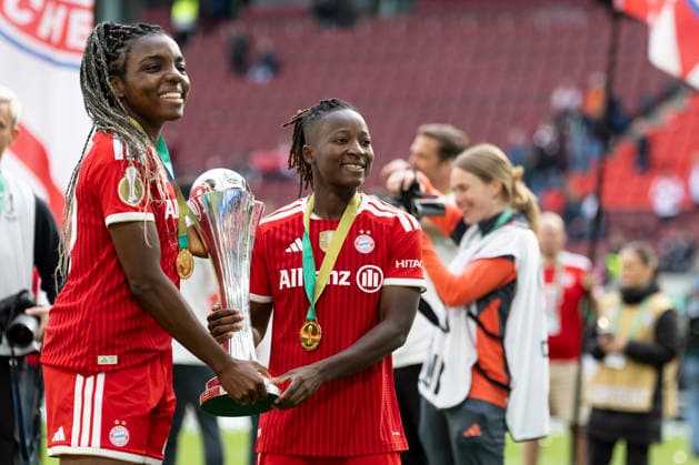 Edna IMADE (M 29, li.) und Bernadette AMANI (M 15, re.) mit dem Pokal in der Hand. Freude, Lachen. DFB-Pokal der Frauen Finale 2026, VfL Wolfsburg (WOB) - FC Bayern Muenchen (M), Endstand 0:4, am 14.05.2026 in Koeln Deutschland. DFB regulations prohibit any use of photographs as image sequences and or quasi-video Â