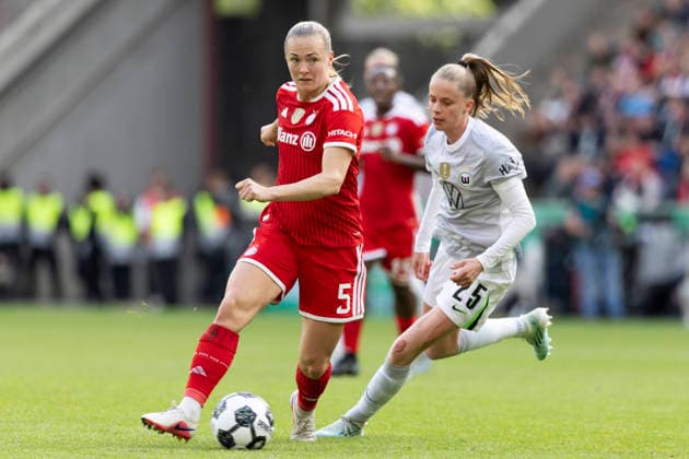 Magdalena ERIKSSON (M 5, li.) am Ball im Zweikampf gegen Vivien ENDEMANN (WOB 25, re.), Aktion. DFB-Pokal der Frauen Finale 2026, VfL Wolfsburg (WOB) - FC Bayern Muenchen (M), Endstand 0:4, am 14.05.2026 in Koeln Deutschland. DFB regulations prohibit any use of photographs as image sequences and or quasi-video Â