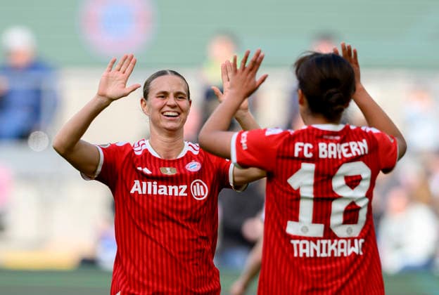 Jubel Klara BUEHL (Bühl) (M) mit Momoko TANIKAWA r. (M) nach Ihrem Tor zum 0:3. DFB-Pokal der Frauen Finale 2026, VfL Wolfsburg (WOB) - FC Bayern Muenchen (M) 0:4, am 14.05.2026 in Koeln Deutschland. DFB regulations prohibit any use of photographs as image sequences and or quasi-video Â