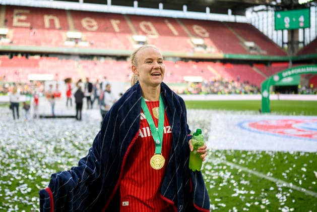 Schlussjubel Bayern Muenchen , Pernille HARDER (M). DFB-Pokal der Frauen Finale 2026, VfL Wolfsburg (WOB) - FC Bayern Muenchen (M) 0:4, am 14.05.2026 in Koeln Deutschland. DFB regulations prohibit any use of photographs as image sequences and or quasi-video Â