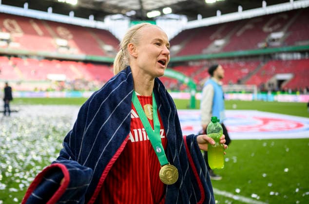 Schlussjubel Bayern Muenchen , Pernille HARDER (M). DFB-Pokal der Frauen Finale 2026, VfL Wolfsburg (WOB) - FC Bayern Muenchen (M) 0:4, am 14.05.2026 in Koeln Deutschland. DFB regulations prohibit any use of photographs as image sequences and or quasi-video Â