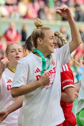 Köln, Deutschland: 14. Mai 2026 - 46. DFB Pokal Finale der Frauen 2026 - VfL Wolfsburg Frauen vs. FC Bayern München Frauen Im Bild: Carolin Simon (FCB) Copyright: HMBxMedia MadeleinexFantini