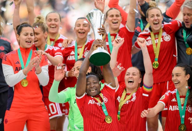 Siegerehrung, Jubel Bernadette AMANI (M) mit dem Pokal DFB-Pokal der Frauen Finale 2026, VfL Wolfsburg (WOB) - FC Bayern Muenchen (M) 0:4, am 14.05.2026 in Koeln Deutschland. DFB regulations prohibit any use of photographs as image sequences and or quasi-video Â