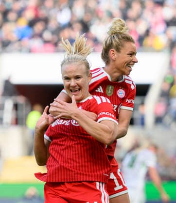 Jubel Pernille HARDER (M) nach Ihrem Tor zum 0:2, mit Linda DALLMANN r. (M). DFB-Pokal der Frauen Finale 2026, VfL Wolfsburg (WOB) - FC Bayern Muenchen (M) 0:4, am 14.05.2026 in Koeln Deutschland. DFB regulations prohibit any use of photographs as image sequences and or quasi-video Â