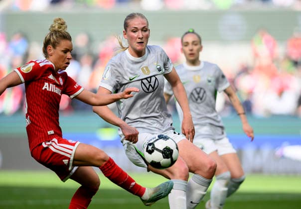 (l-r) Linda DALLMANN (M), Camilla KUEVER (KÜVER) (WOB) Aktion, Zweikampf. DFB-Pokal der Frauen Finale 2026, VfL Wolfsburg (WOB) - FC Bayern Muenchen (M) 0:4, am 14.05.2026 in Koeln Deutschland. DFB regulations prohibit any use of photographs as image sequences and or quasi-video Â