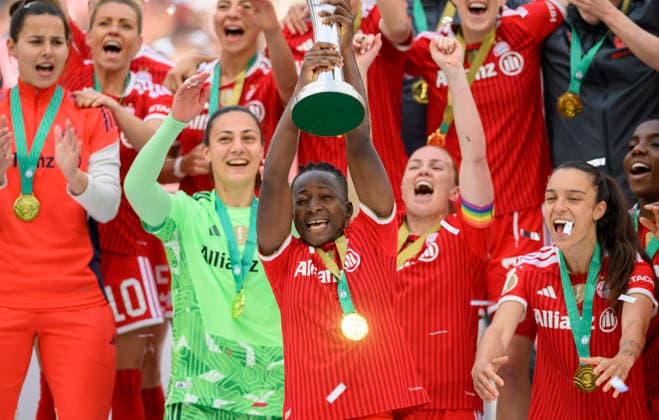 Siegerehrung, Jubel Bernadette AMANI (M) mit dem Pokal DFB-Pokal der Frauen Finale 2026, VfL Wolfsburg (WOB) - FC Bayern Muenchen (M) 0:4, am 14.05.2026 in Koeln Deutschland. DFB regulations prohibit any use of photographs as image sequences and or quasi-video Â