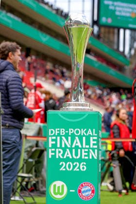 2026.05.14, xsscx, Fußball, Finale DFB-Pokal Frauen, VfL Wolfsburg - FC Bayern München, Saison 2025 2026, Rhein-Energie-Stadion in Köln: Der DFB-Pokal vor dem Spiel DFB regulations prohibit any use of photographs as image sequences and or quasi-video. Photo: xSandraxScherningxPressefotoKochx Nordrhein-Westfalen Germany